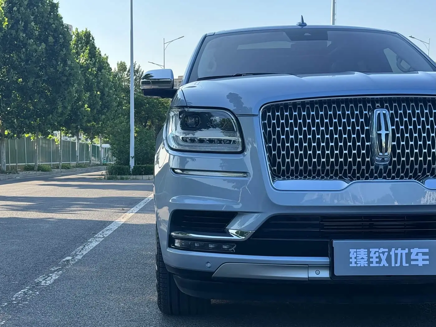 Lincoln Navigator 2019 — Photo 6/20