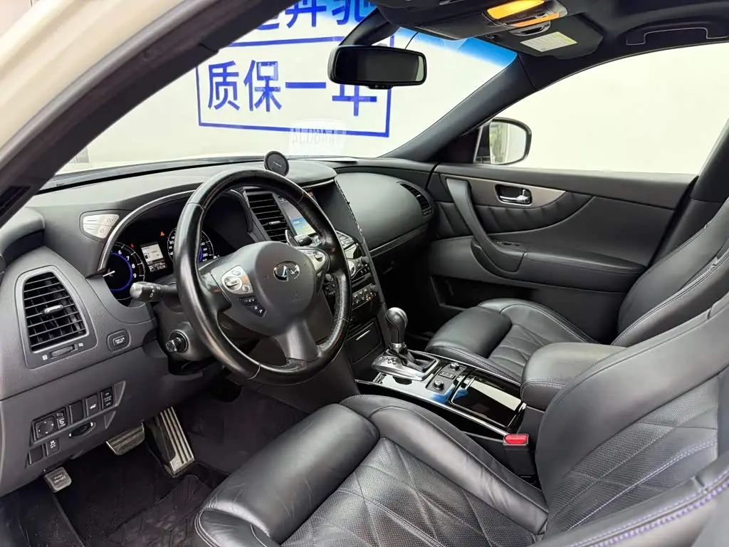 Infiniti QX70 2018 — Şəkil 9/17