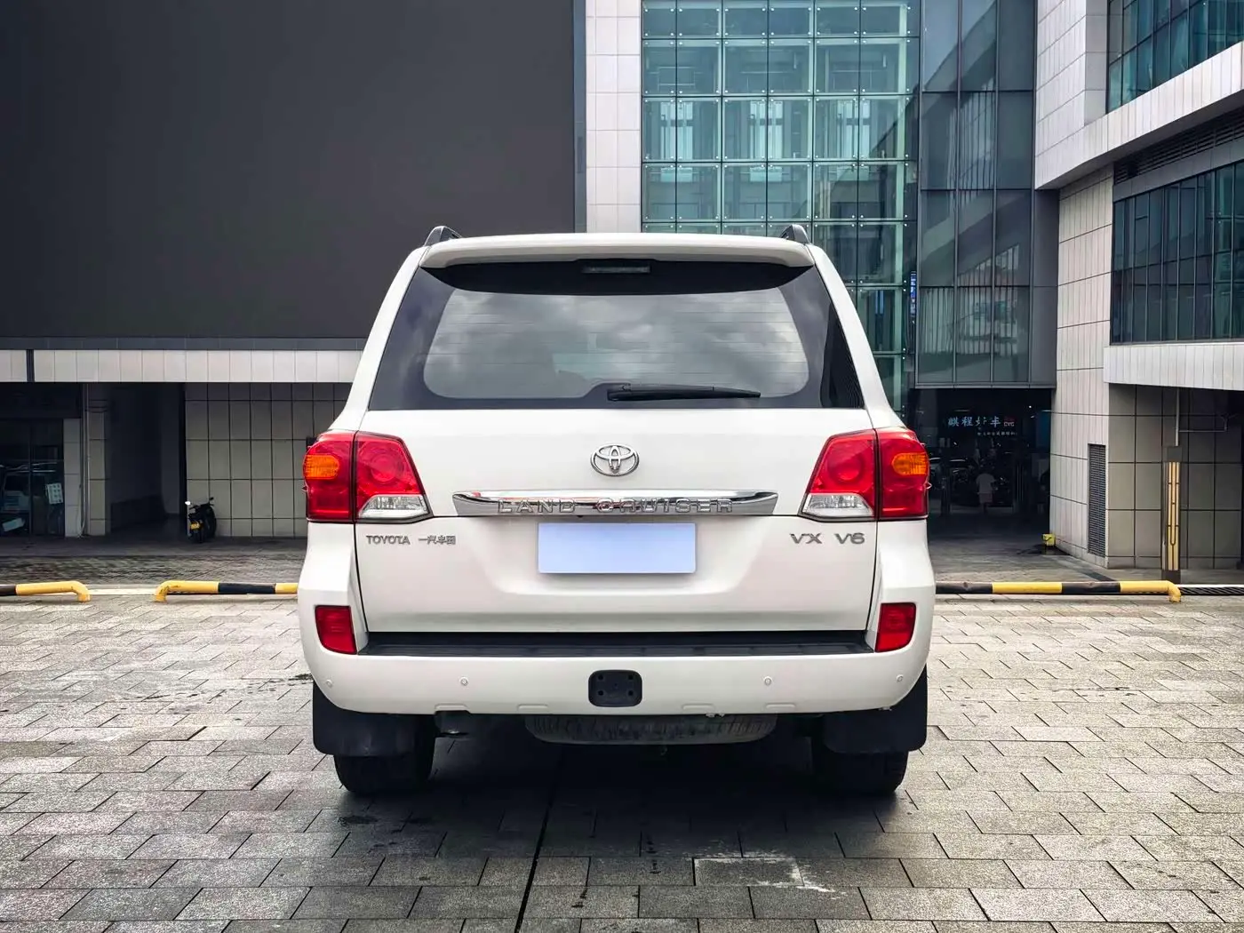 Toyota Land Cruiser 2013 — Photo 6/20