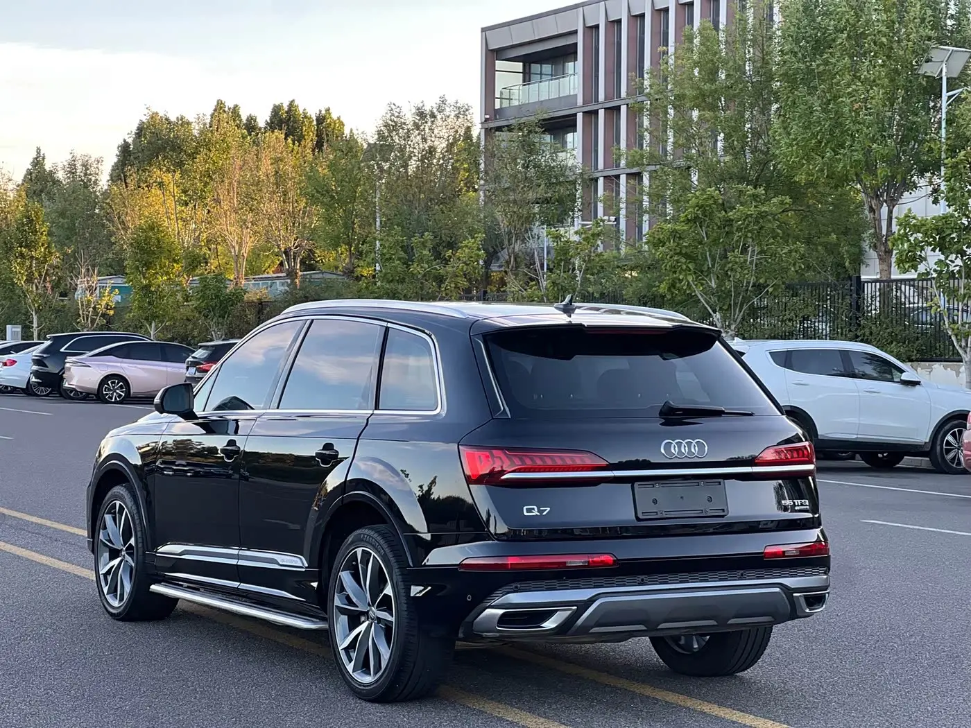 Audi Q7 2020 — Фото 3/9
