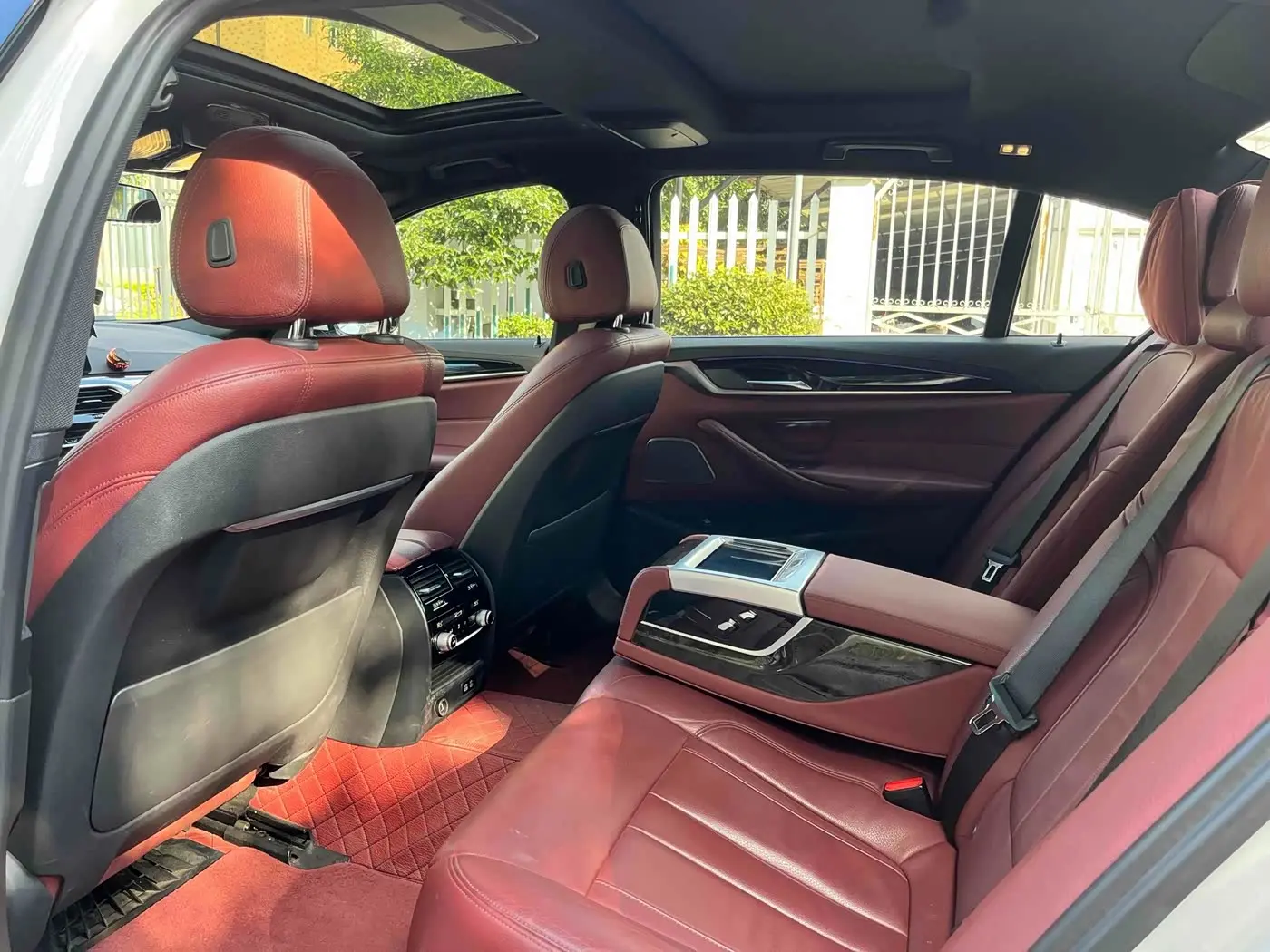 BMW 5 Series 2020 — Photo 8/13