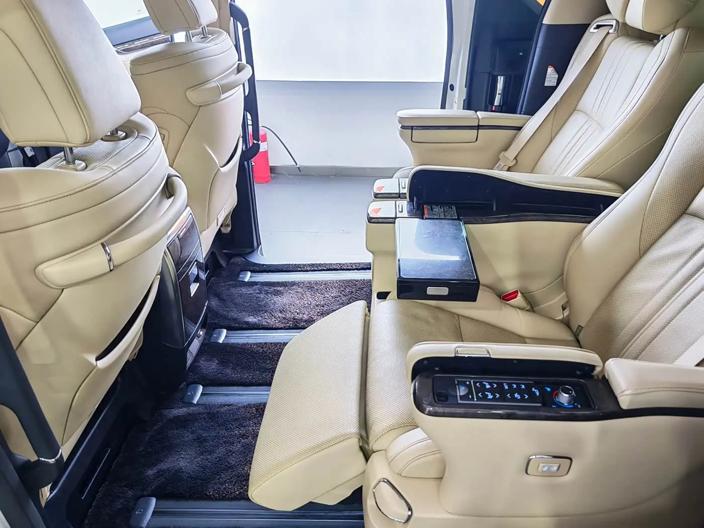 Toyota Vellfire 2021 — Photo 18/20