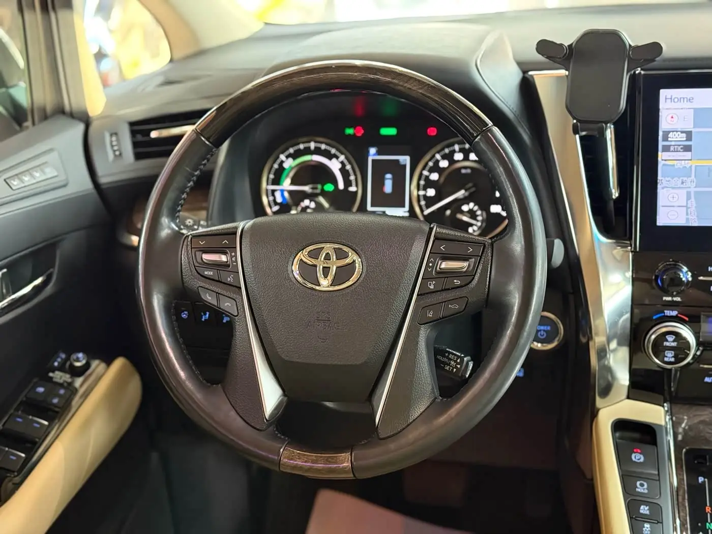 Toyota Alphard 2021 — Photo 15/20