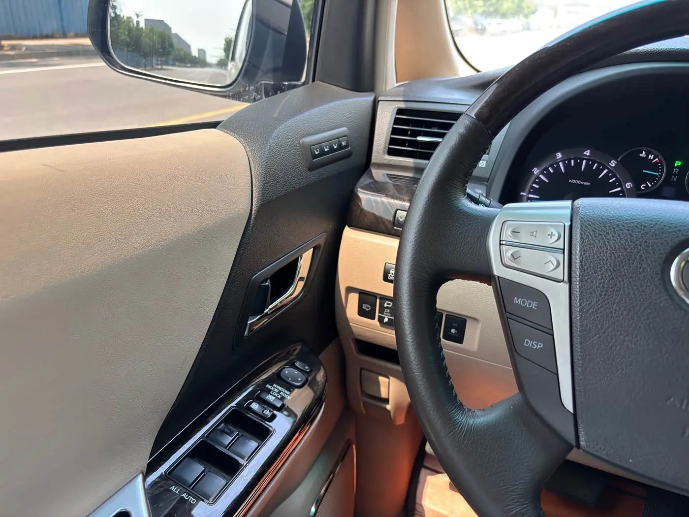 Toyota Alphard 2014 — ფოტო 15/16