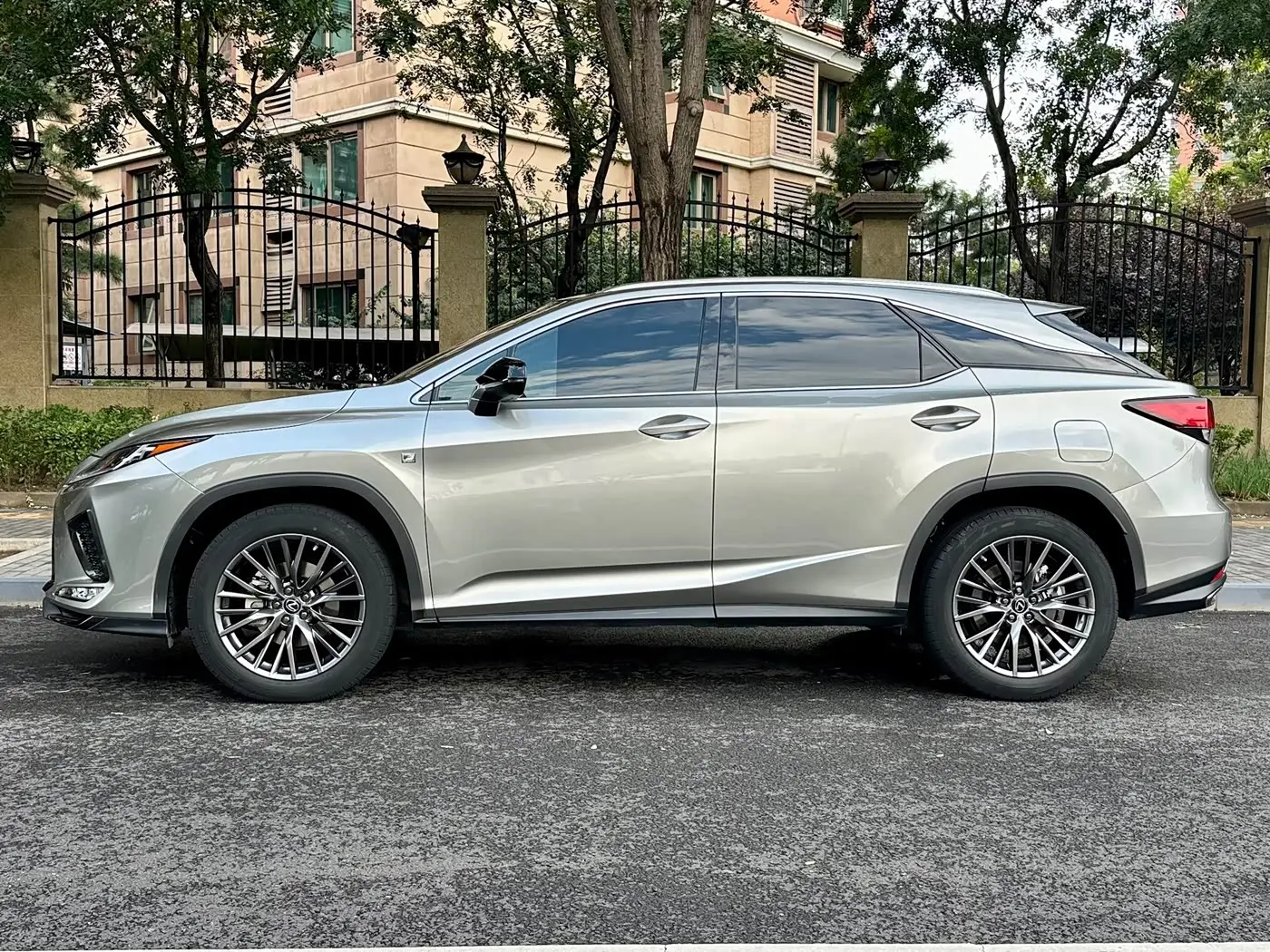 Lexus RX 2021 — Photo 3/15