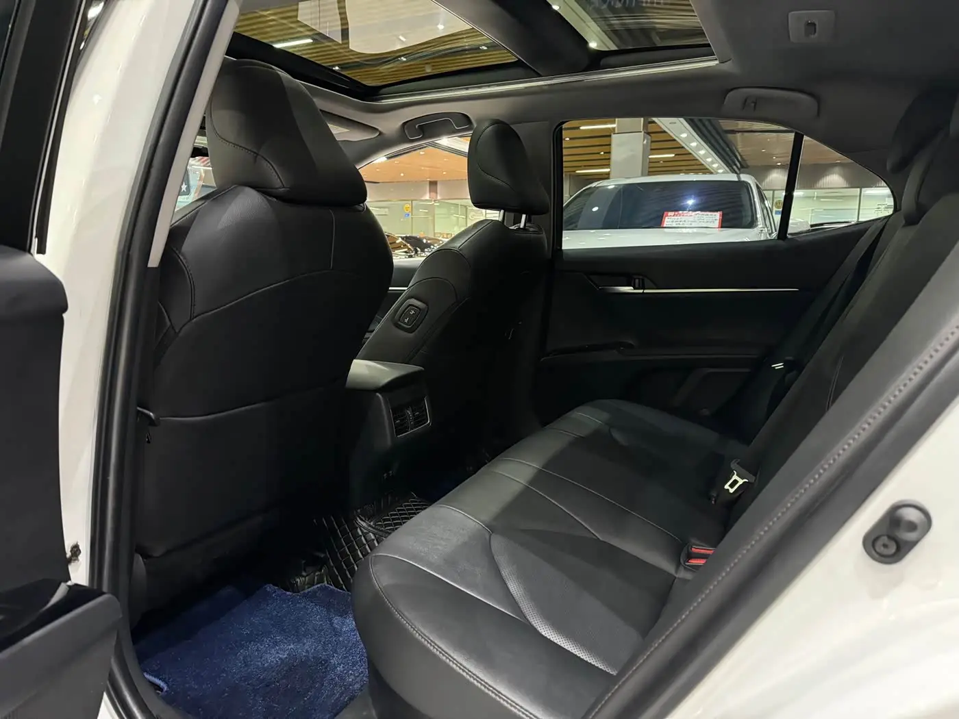 Toyota Camry 2022 — Photo 5/13