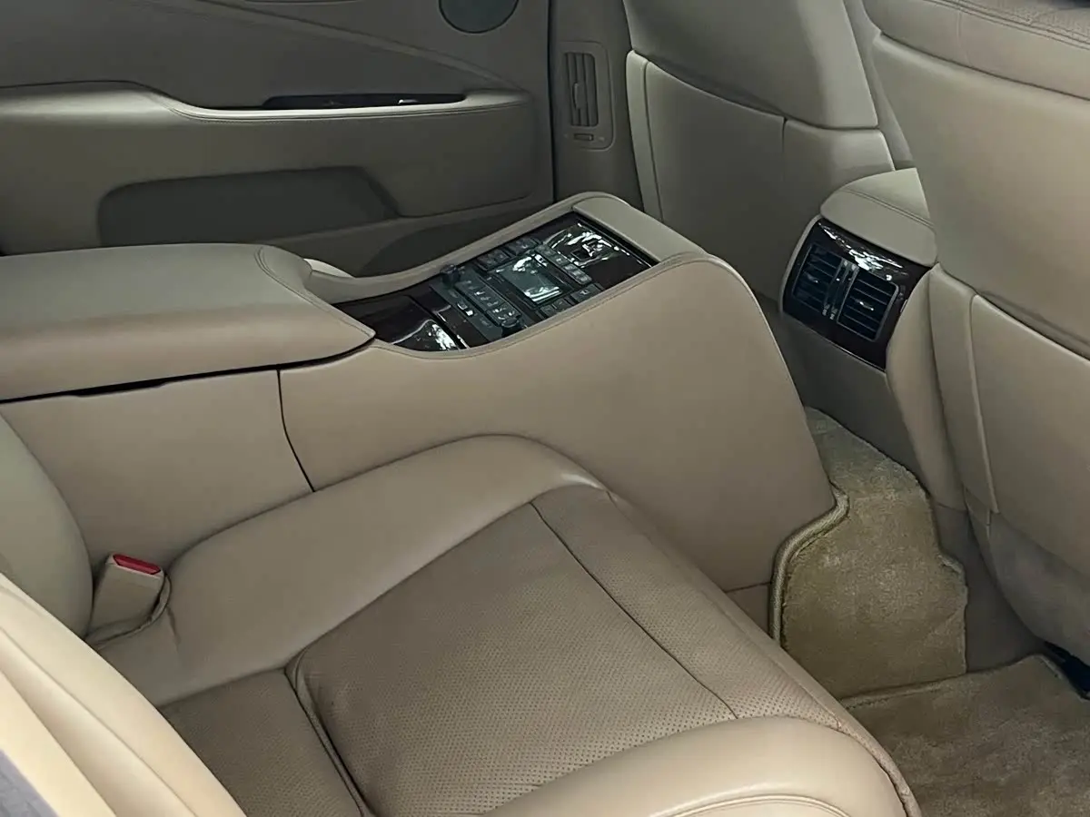 Lexus LS 2008 — Photo 9/15