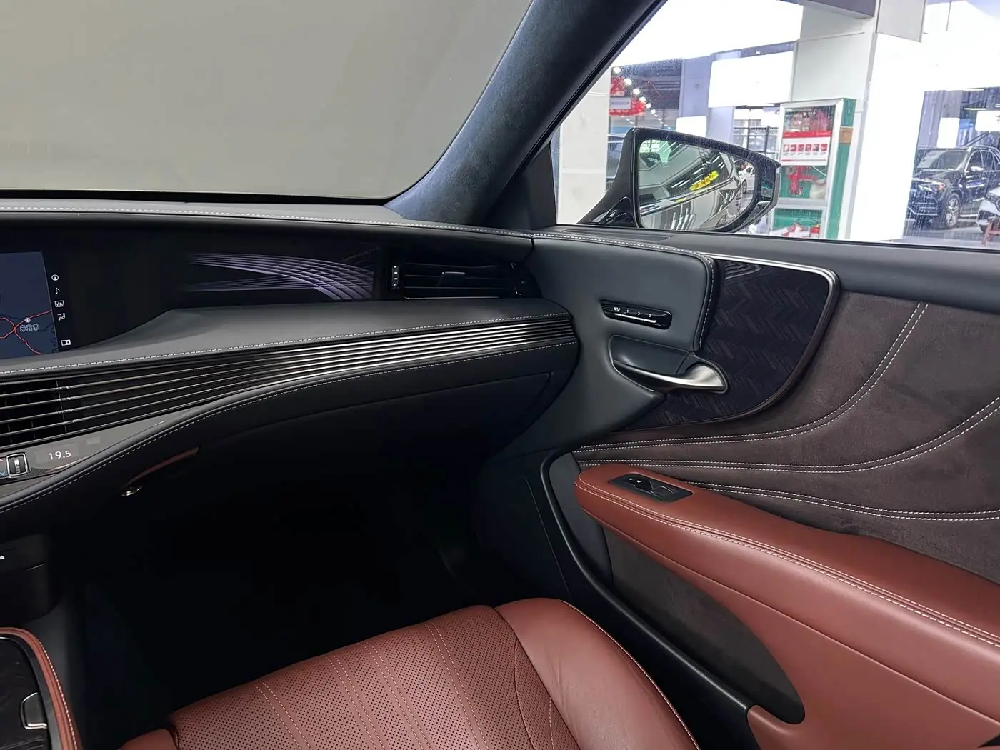 Lexus LS 2018 — Фото 12/20