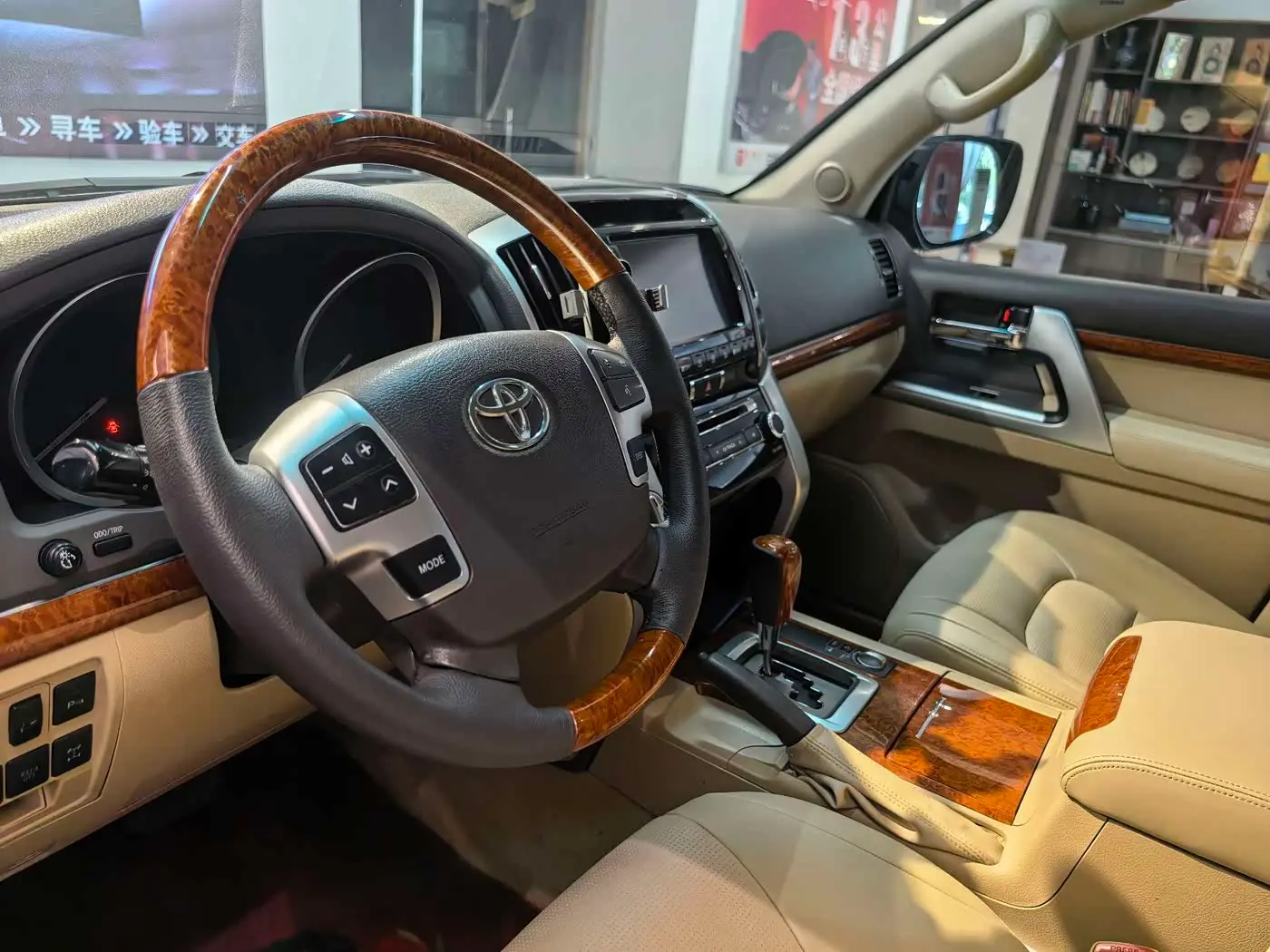 Toyota Land Cruiser 2014 — Фото 16/20