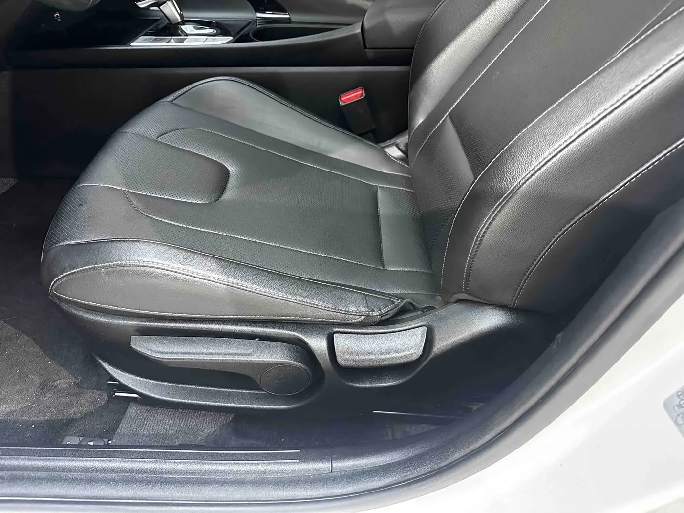 Hyundai Elantra 2023 — Фото 10/20
