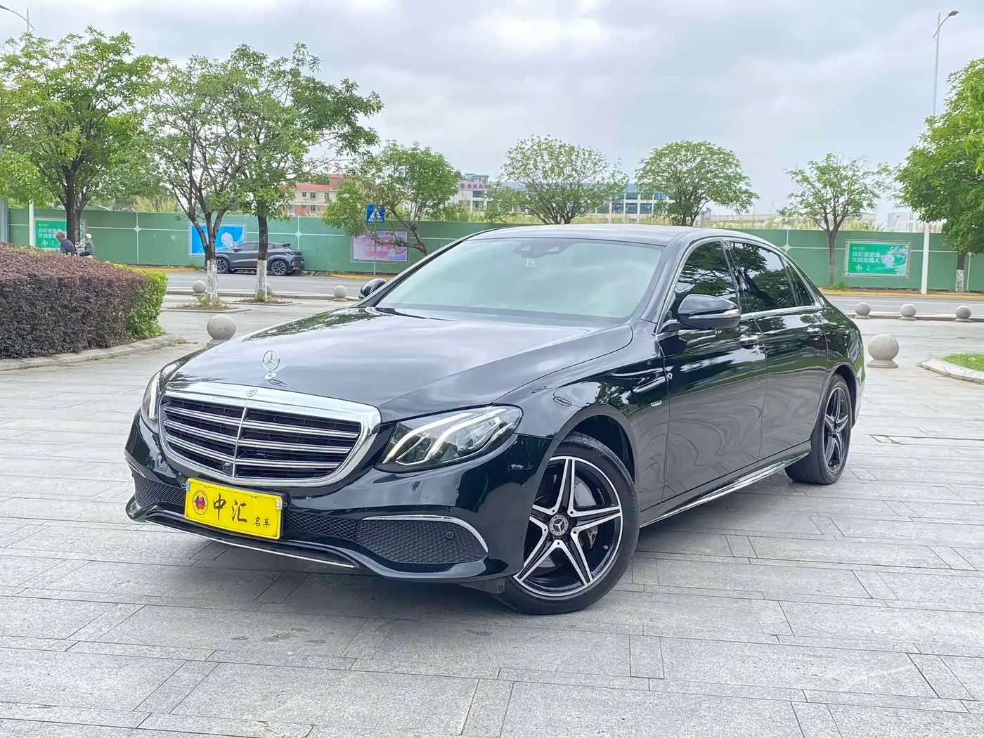 Mercedes-Benz E-Class 2020 — Photo 1/20