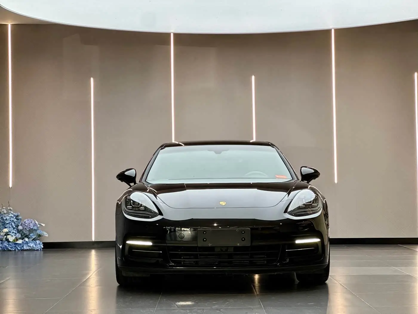 Porsche Panamera 2023 — Photo 2/9