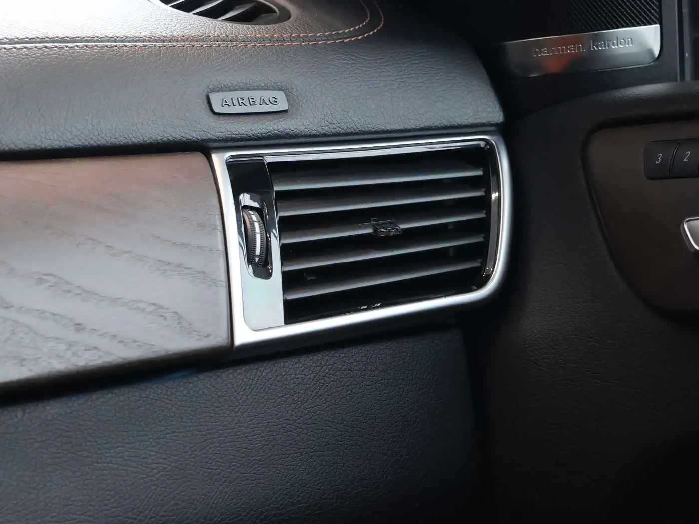 Mercedes-Benz GLS 2016 — Photo 10/18