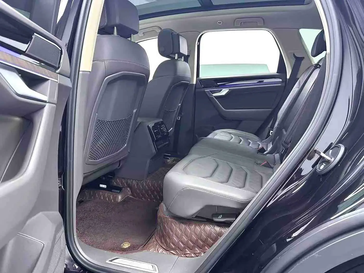 Volkswagen Touareg 2019 — Şəkil 4/9