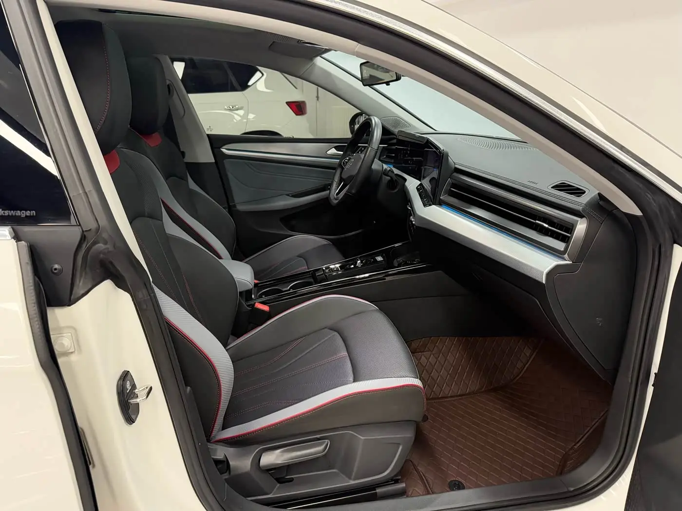 Volkswagen Lamando 2022 — Photo 10/20