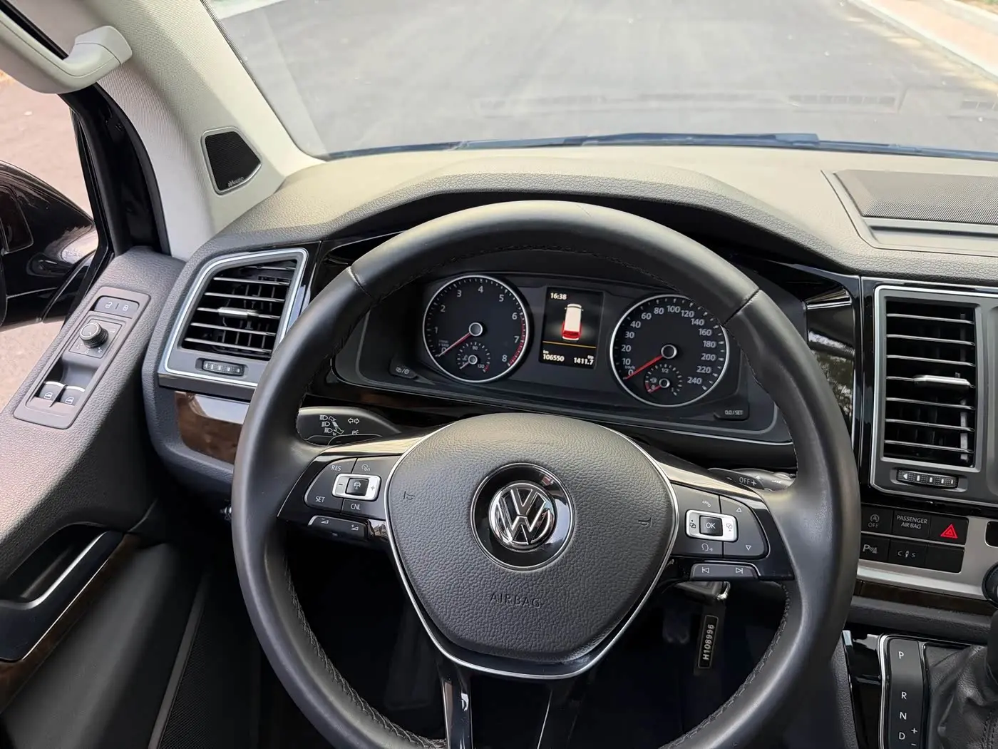 Volkswagen Multivan 2019 — Фото 8/20