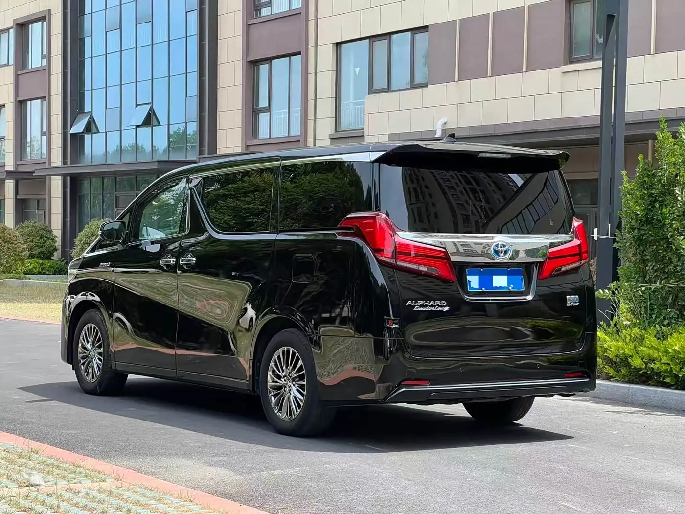 Toyota Alphard 2021 — Photo 10/12