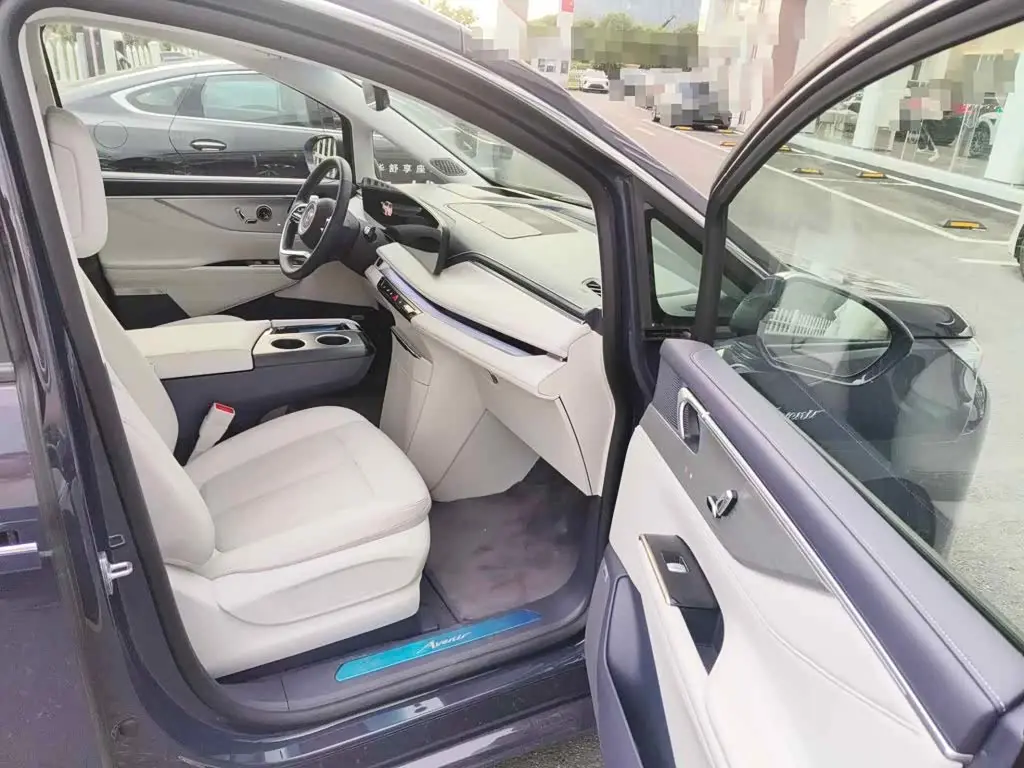 Buick GL8 New Energy 2025 — Photo 10/15