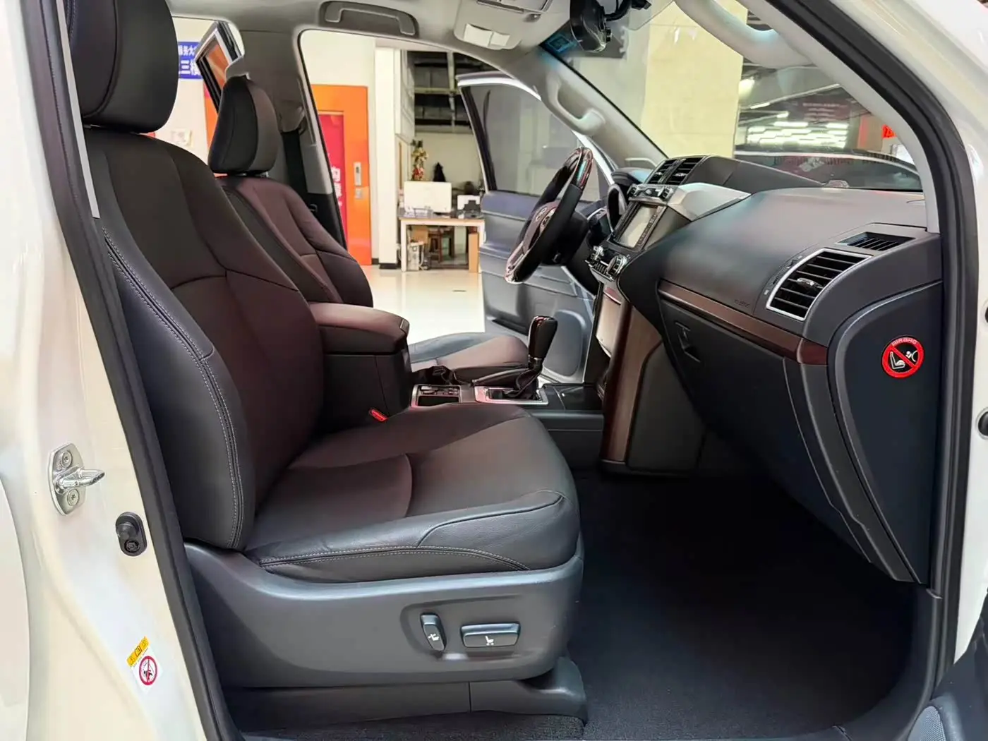 Toyota Prado 2017 — ფოტო 12/18