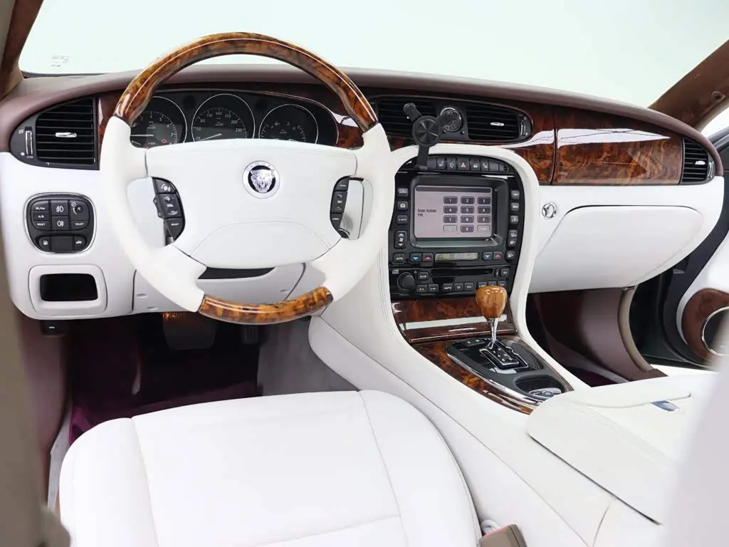 Jaguar XJ 2007 — Şəkil 9/20