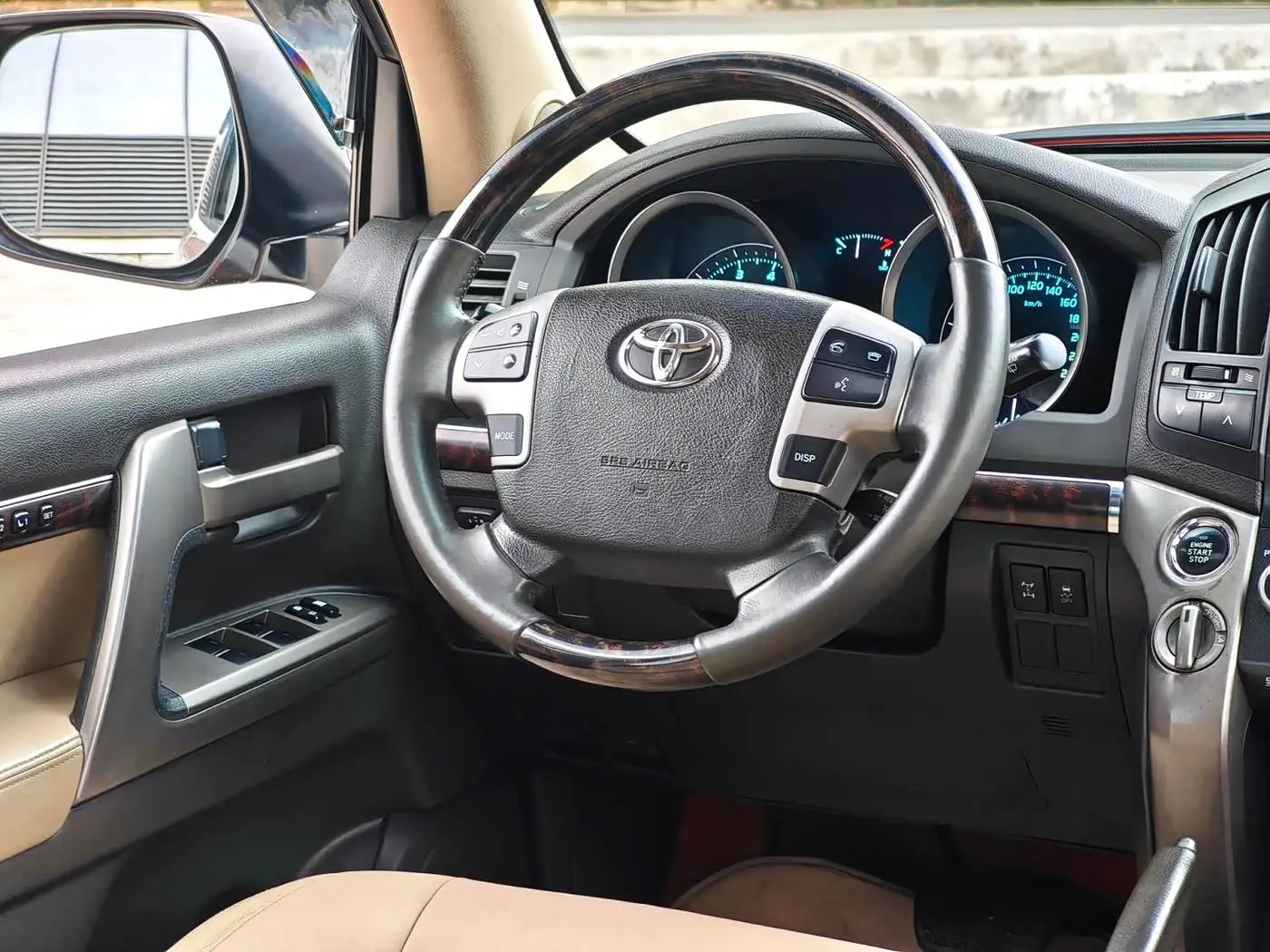 Toyota Land Cruiser 2011 — Photo 11/20
