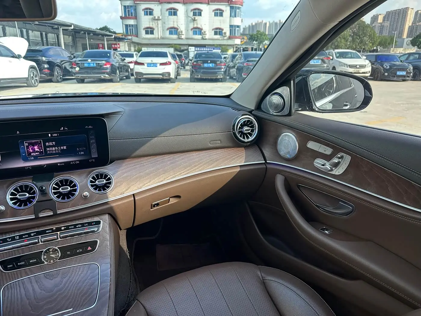 Mercedes-Benz E-Class 2020 — Photo 16/20