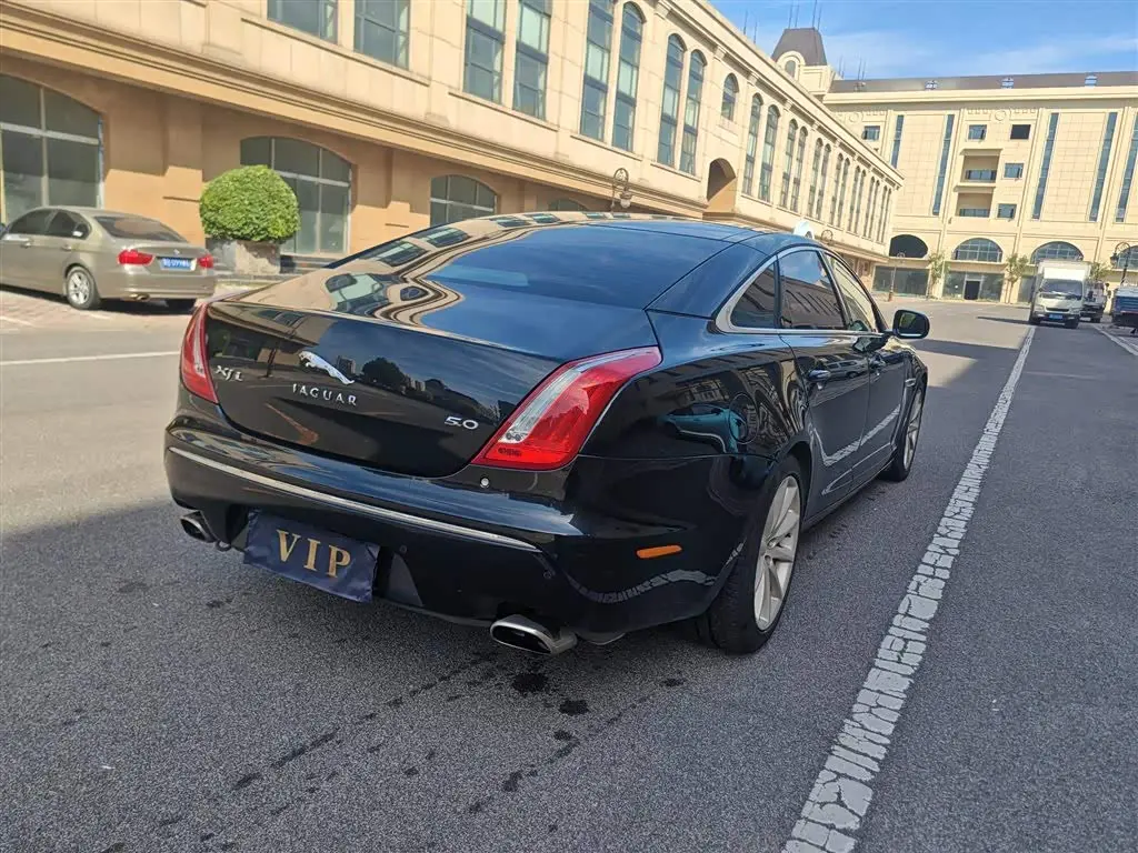 Jaguar XJ 2012 — Photo 14/16