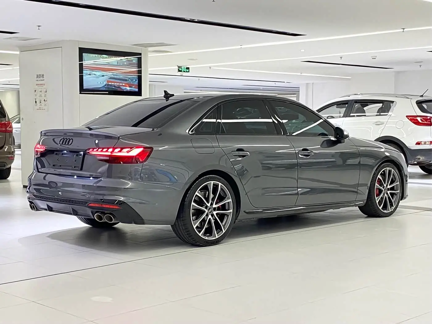 Audi S4 2022 — Photo 4/19
