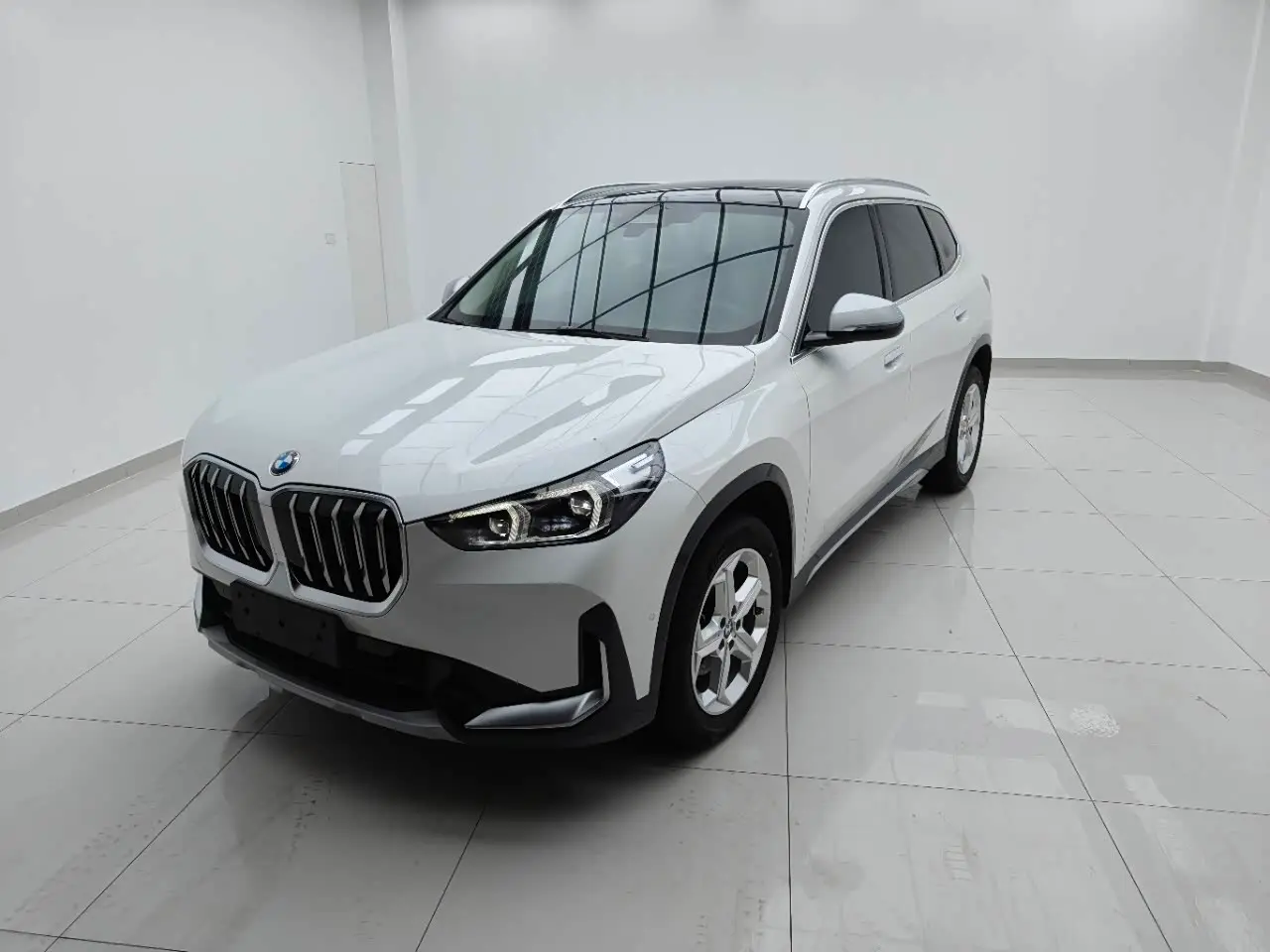 BMW X1 2023 — Фото 1/15