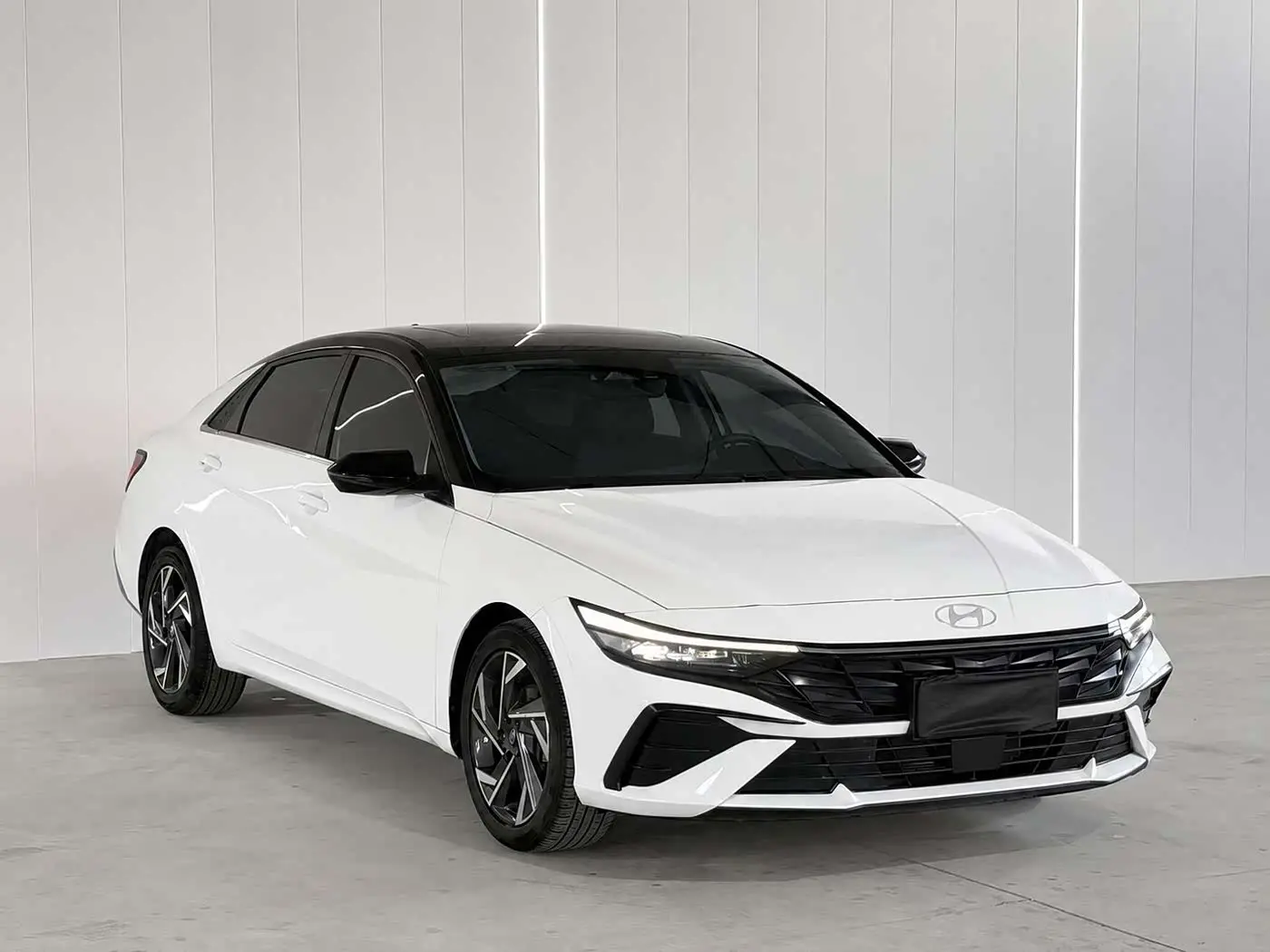 Hyundai Elantra 2023 — Фото 3/20