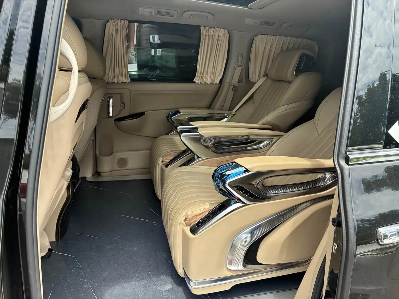Nissan Quest 2015 — Фото 7/12