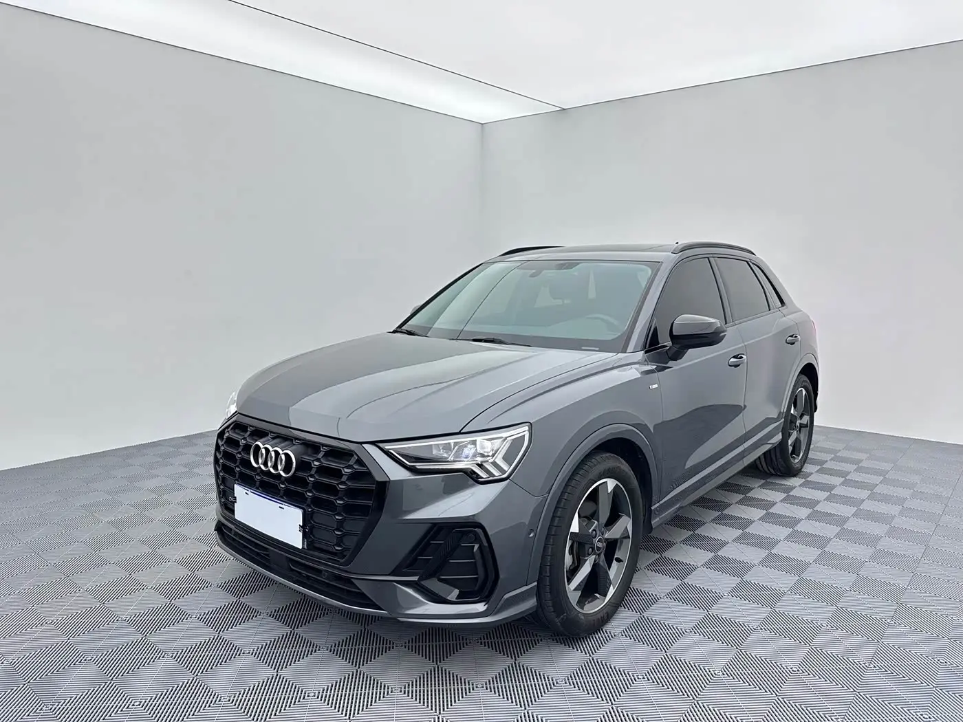 Audi Q3 2022 — Şəkil 1/18
