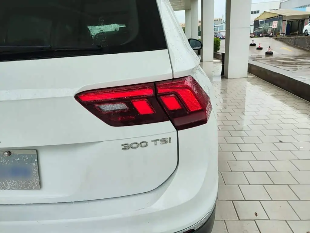 Volkswagen Tiguan L 2024 — Şəkil 8/20