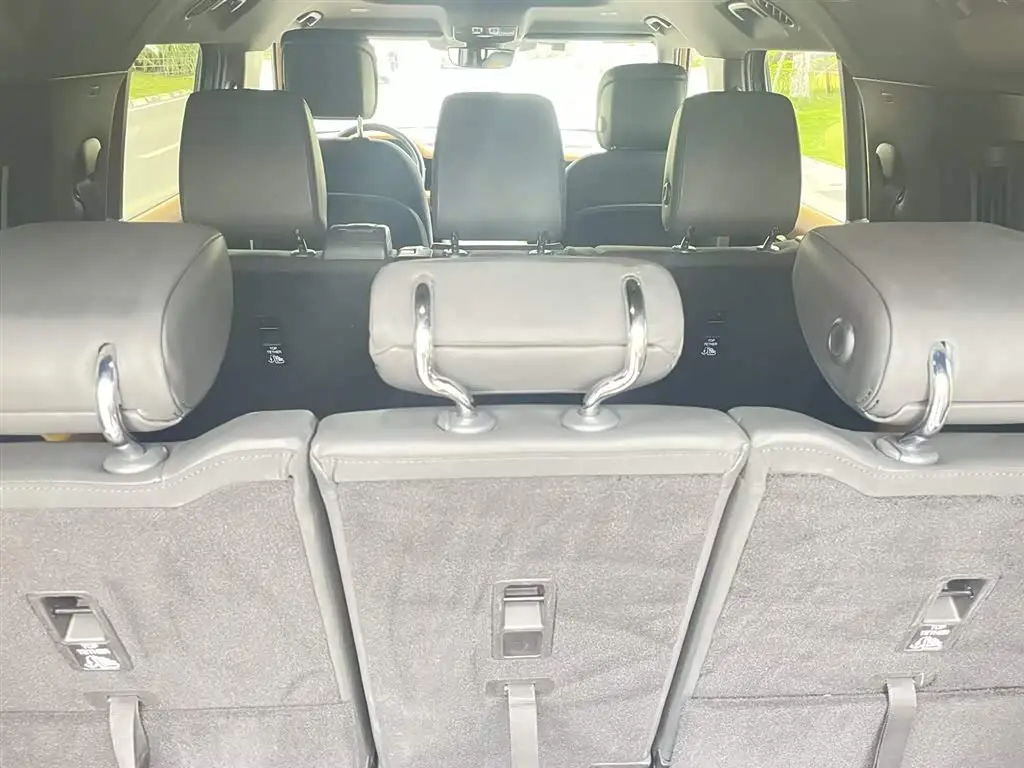 Land Rover Defender 2023 — Photo 19/20