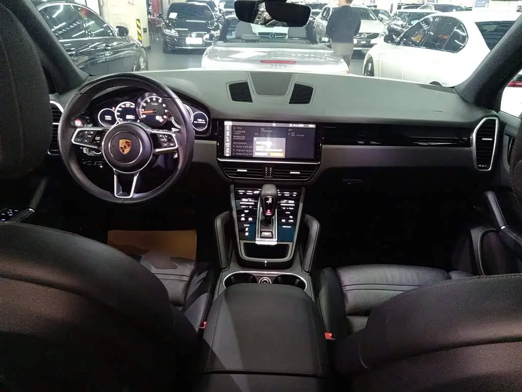Porsche Cayenne 2018 — Photo 6/20