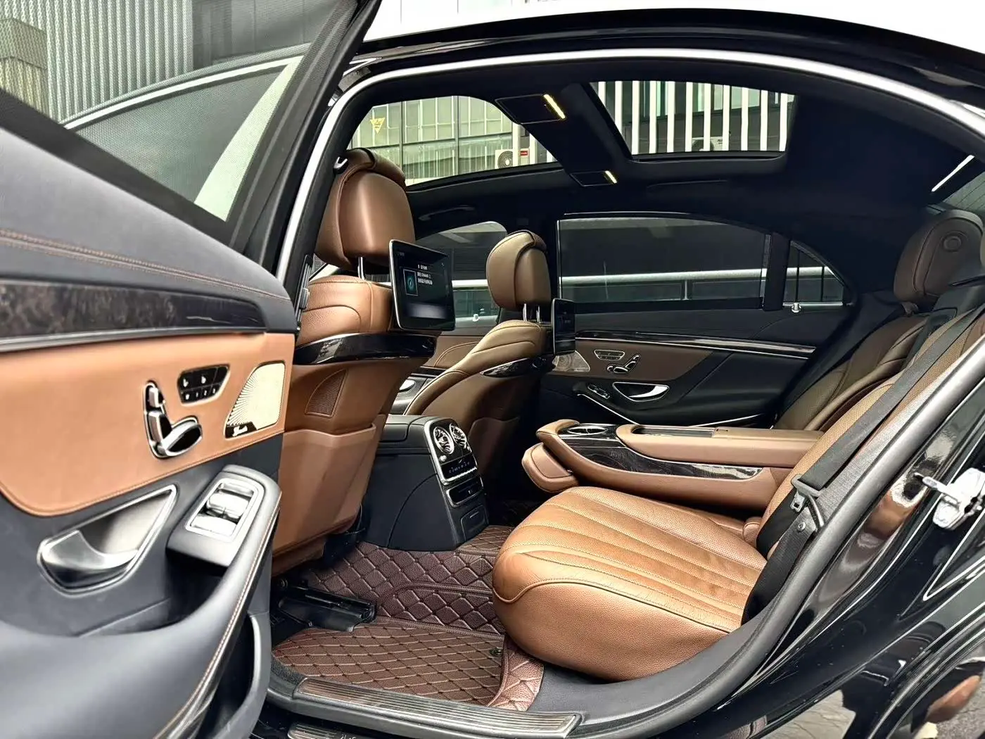 Mercedes-Benz S-Class 2019 — Photo 6/8
