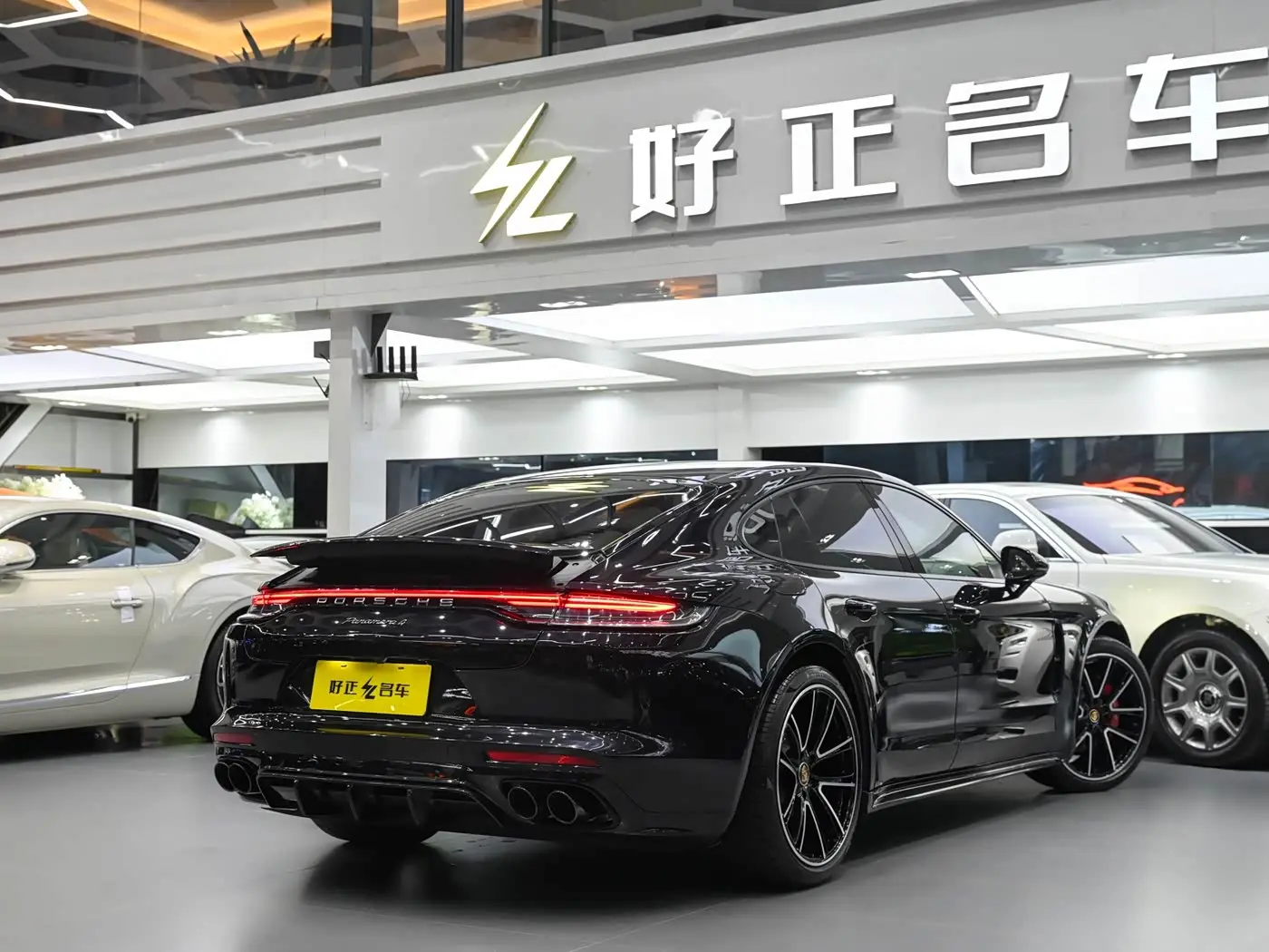 Porsche Panamera 2023 — Photo 8/20