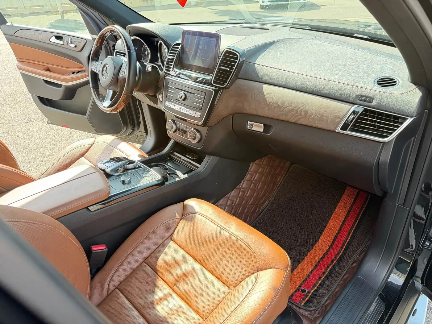 Mercedes-Benz GLS 2016 — Photo 7/17