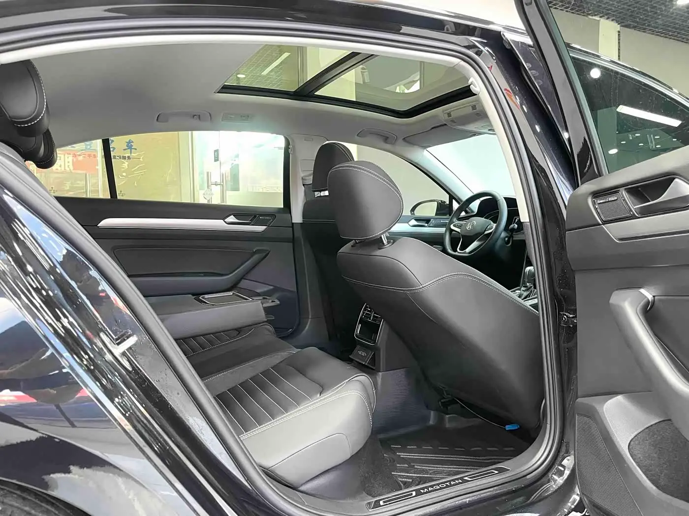 Volkswagen Magotan 2023 — Photo 10/20