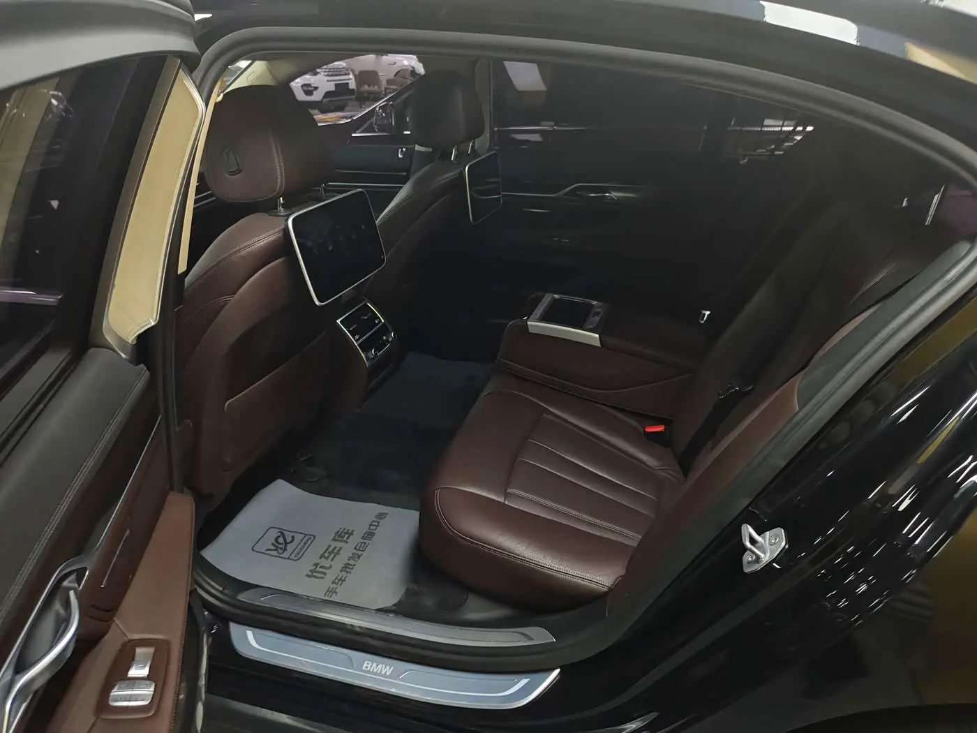 BMW 7 Series 2017 — Şəkil 6/10