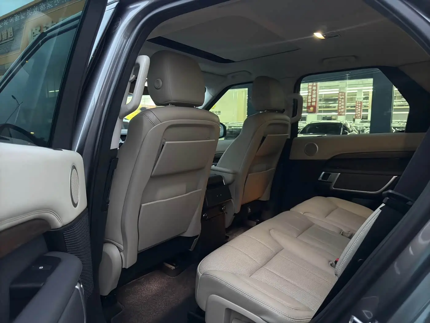 Land Rover Discovery 2017 — Photo 4/9