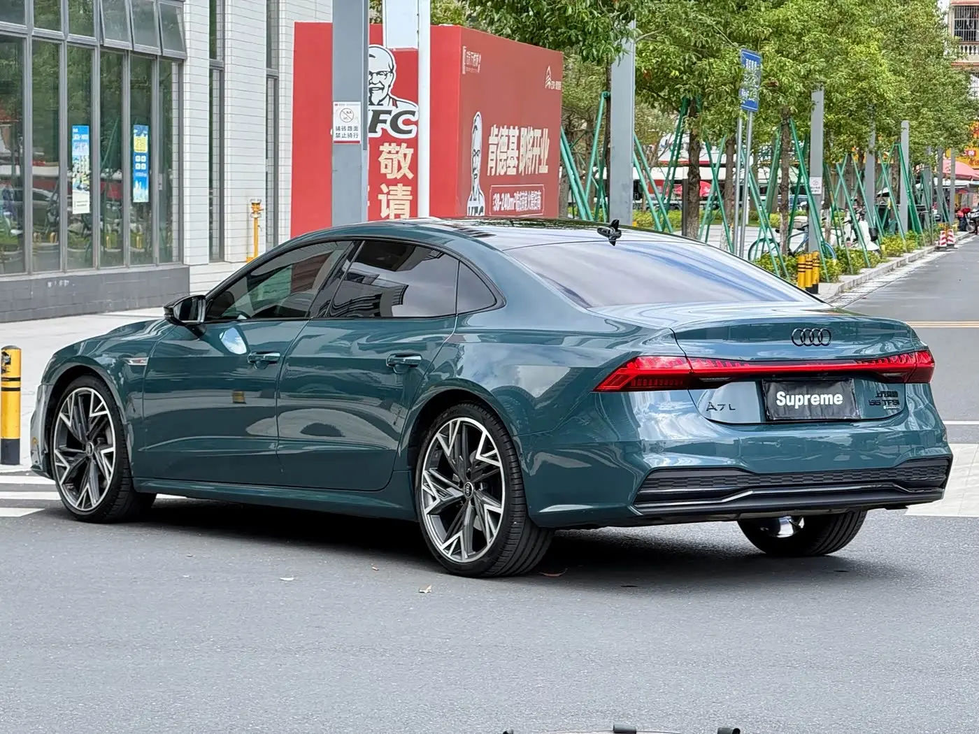Audi A7L 2022 — Фото 8/10