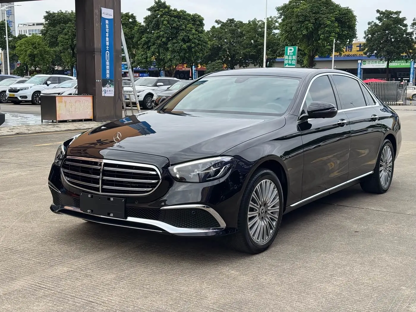 Mercedes-Benz E-Class 2022 — Photo 1/17