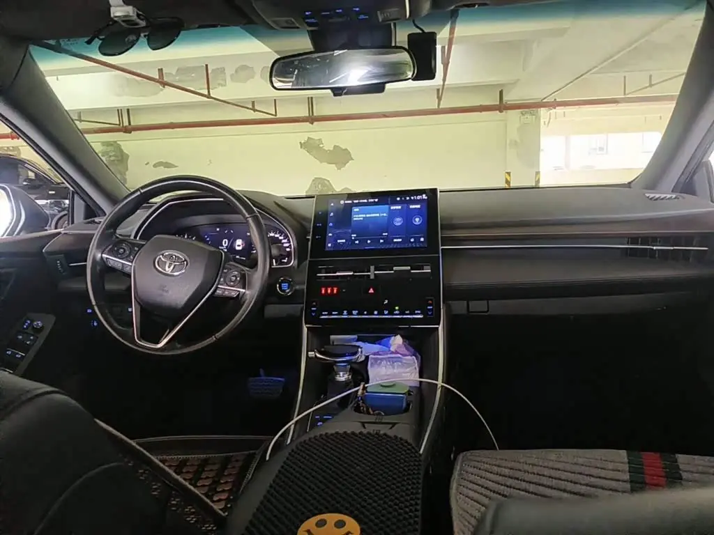 Toyota Avalon 2023 — Photo 12/13