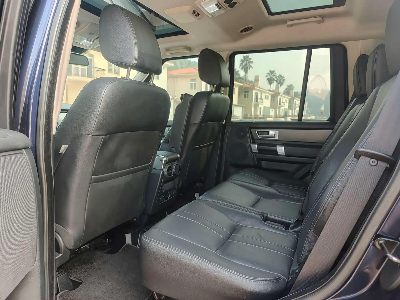 Land Rover Discovery 2017 — Photo 7/16