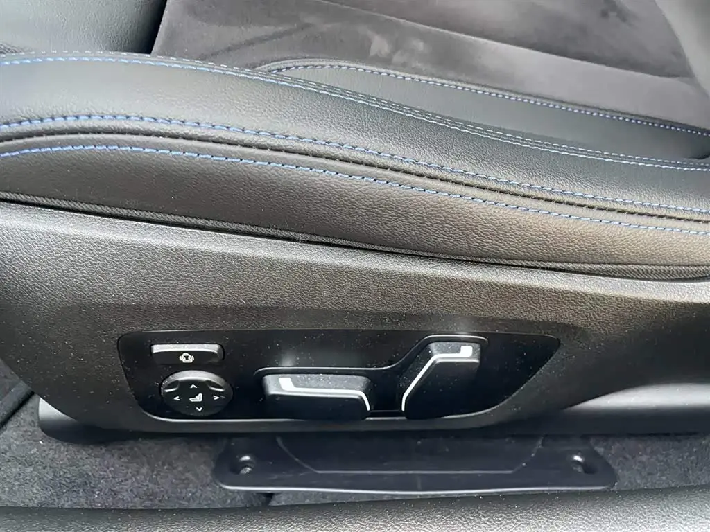 BMW M2 2025 — Photo 10/17