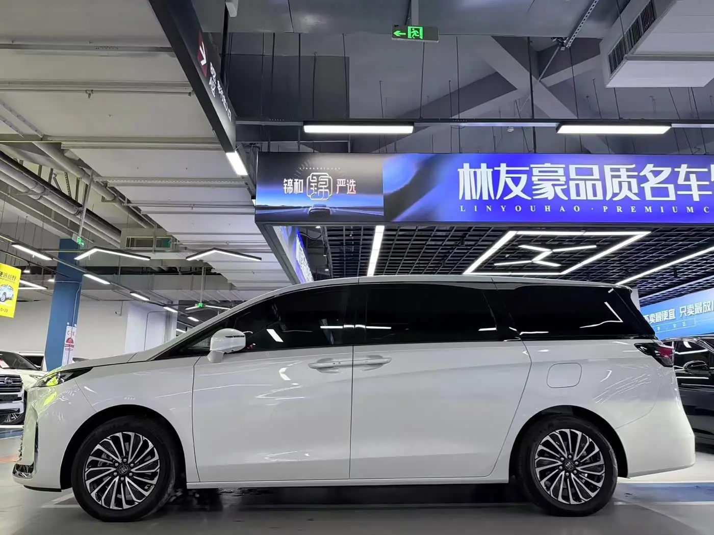 Buick GL8 New Energy 2025 — Photo 7/15