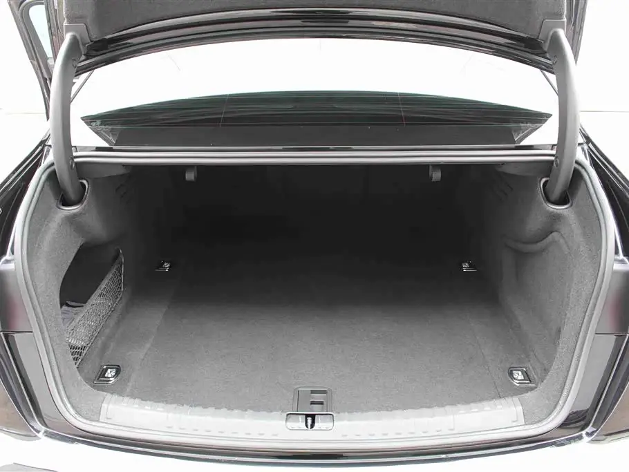 Audi A6L 2023 — Şəkil 17/18