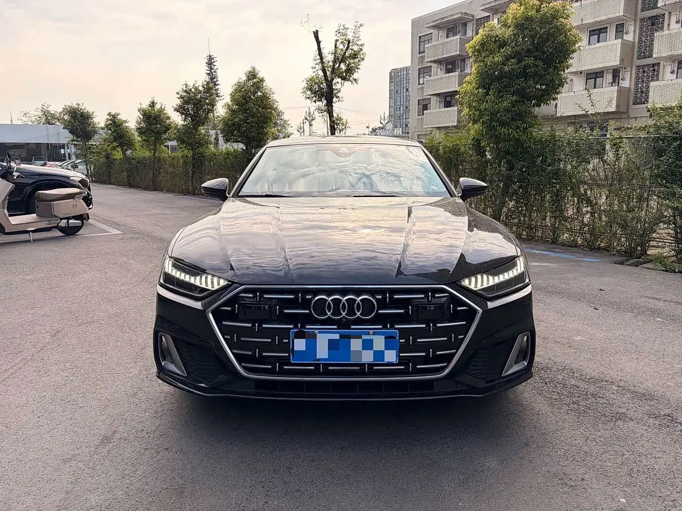 Audi A7L 2023 — Photo 2/9
