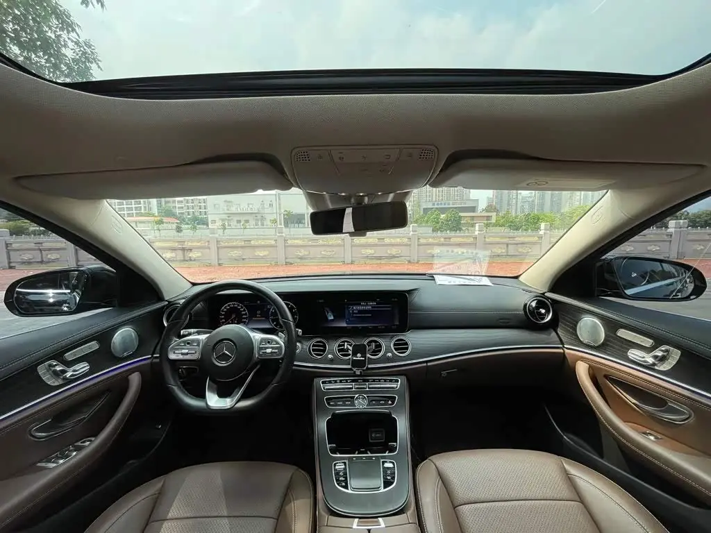 Mercedes-Benz E-Class 2020 — Photo 5/9
